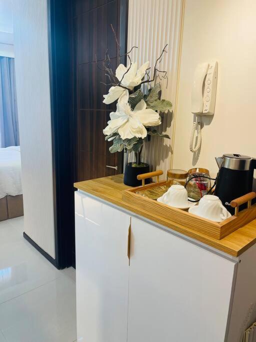 Marias Suite Near Manila Bay Free Use Of Pool Exterior photo